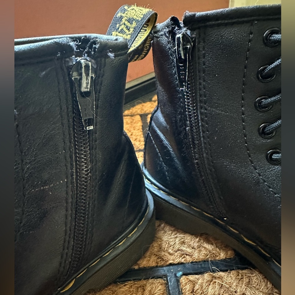 Kids Dr Martens Junior 1460, US1/EU32 - Picture 2 of 11
